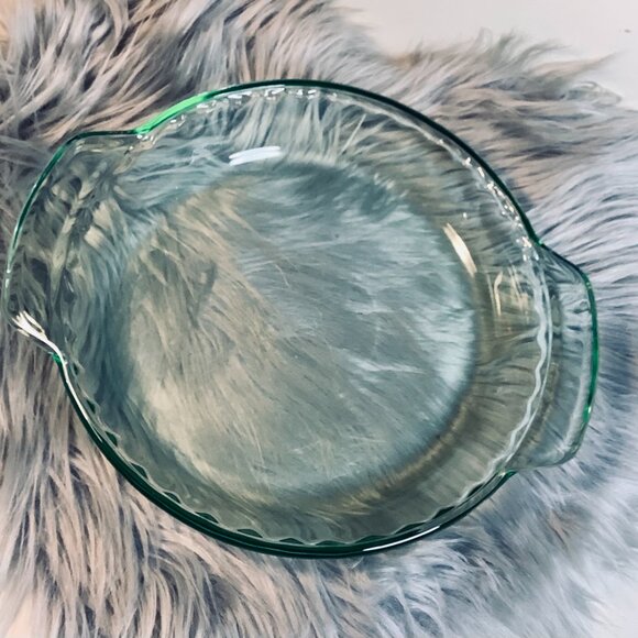 Martha Stewart Green Fluted Pie Plate Dish with Tab Handles 9.5" (Set of Two) - Picture 4 of 7